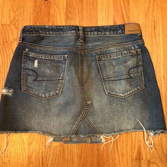 American Eagle jean skirt. Women’s size 12 button fly. - Picture 5 of 5
